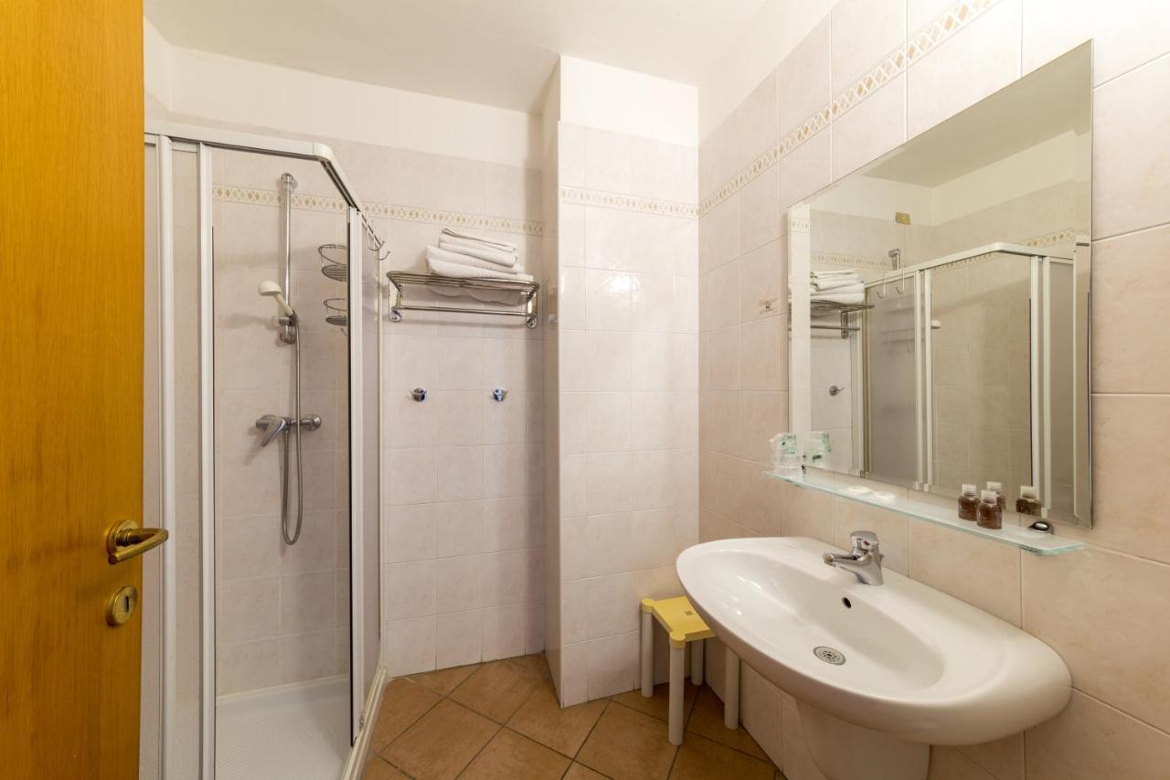 New Garden Hotel Torbole Sul Garda Екстериор снимка